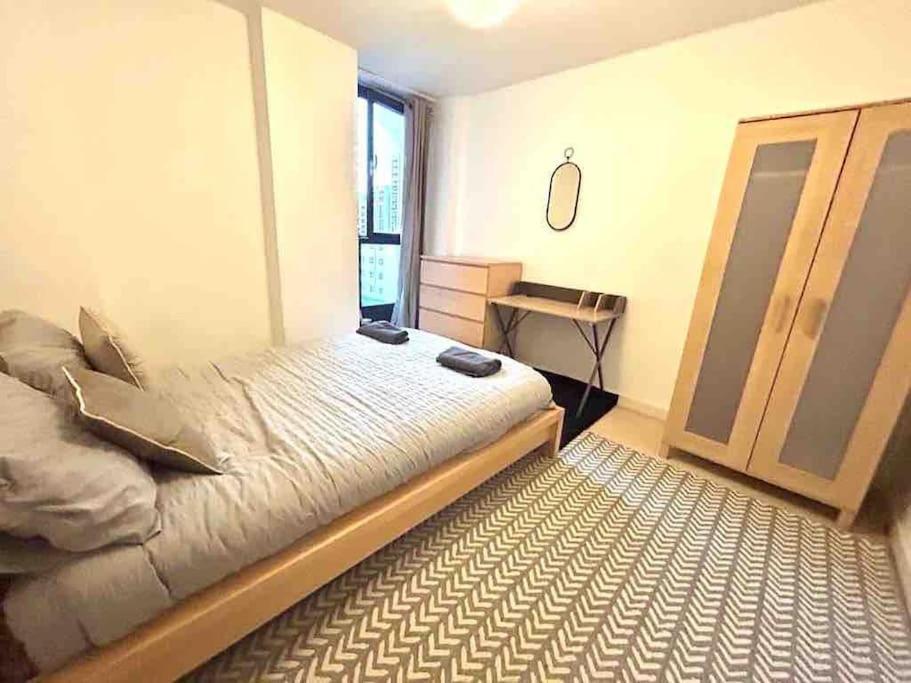 O2 Excel City Airport Apartment Лондон Екстериор снимка