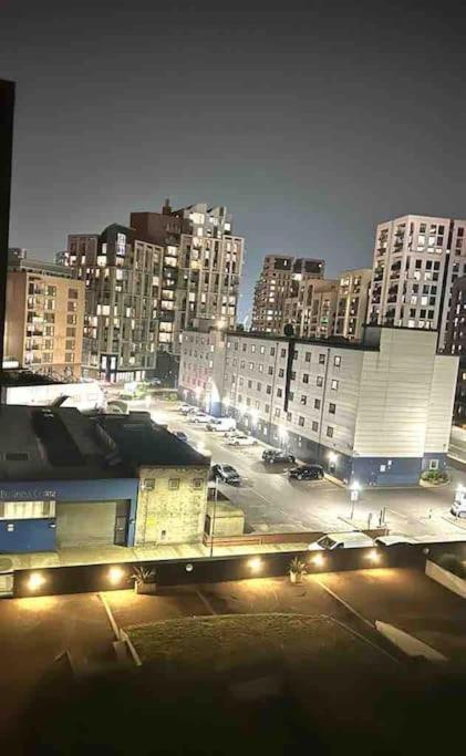 O2 Excel City Airport Apartment Лондон Екстериор снимка